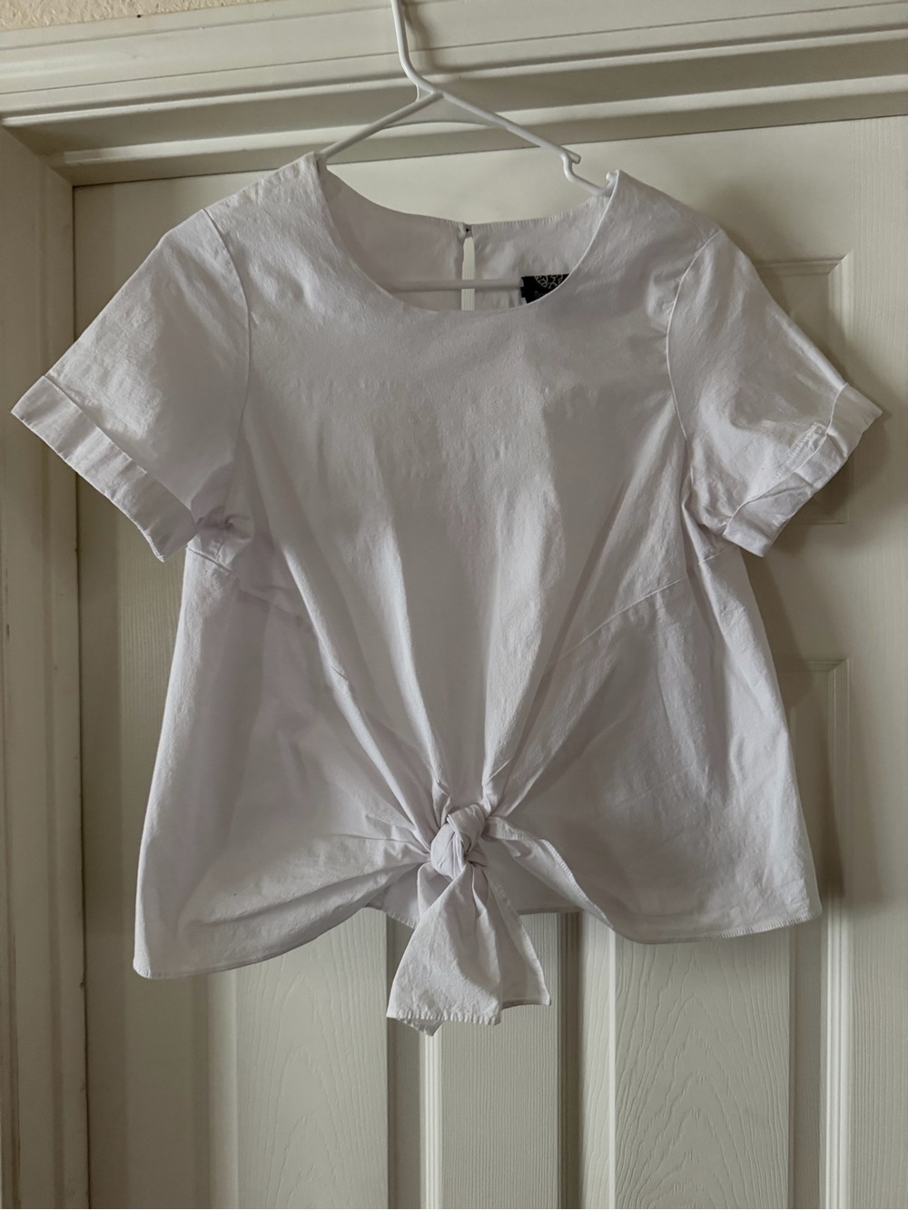 bobeau White Short Sleeve Tie-Front Blouse